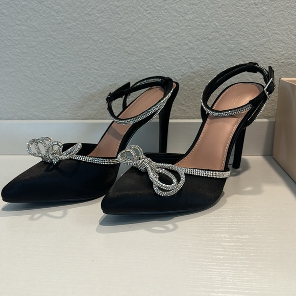 BCBG Elegant Evening Pumps - Picture 3 of 8